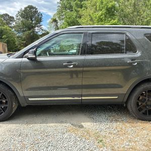 FORD EXPLORER XLT - 4