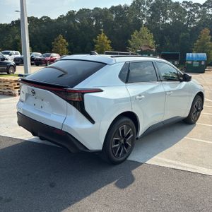 2026 Toyota BZ XLE PLUS — фото 8