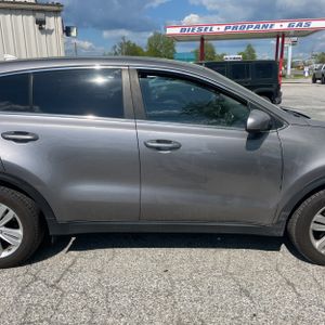 KIA SPORTAGE LX - 9