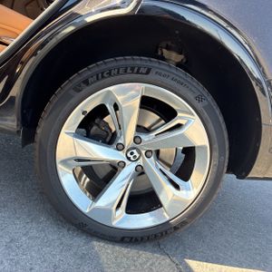 2017 Bentley BENTAYGA BASE — фото 18