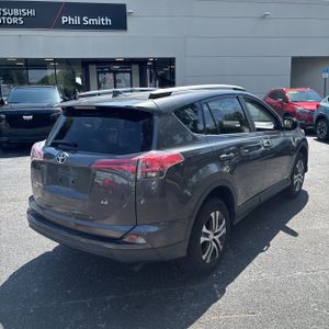 2016 Toyota RAV4 LE — фото 8