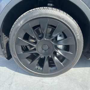 2024 Tesla MODEL Y LONG RANGE 缩略图 17