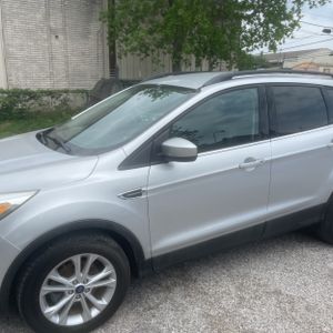 FORD ESCAPE SE - 2