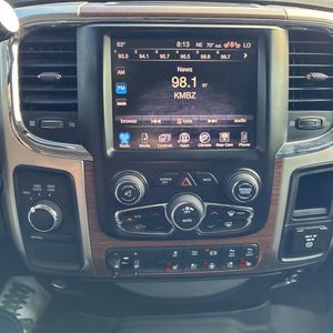 2016 RAM 3500 LARAMIE thumbnail 38