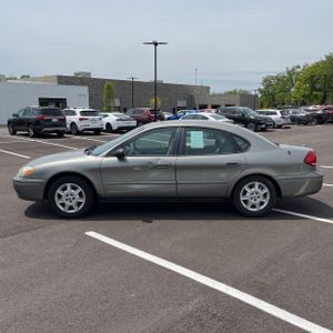 FORD TAURUS SE - 2