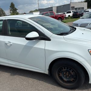 2015 Chevrolet SONIC LS — миниатюра 13