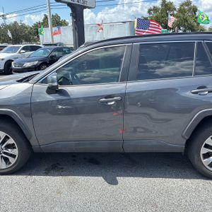 2019 Toyota RAV4 XLE PREMIUM — фото 4