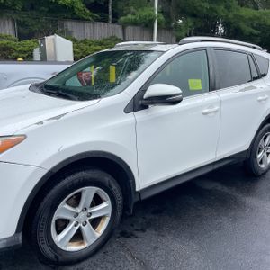 2015 Toyota RAV4 XLE — фото 2