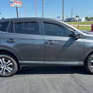 صورة 11 لـ 2018 Toyota RAV4 LE