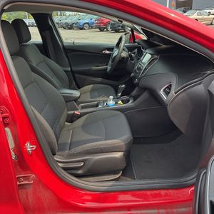2017 Chevrolet CRUZE LT AUTO thumbnail 33