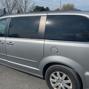 CHRYSLER TOWN AND COUNTRY TOURING - 6