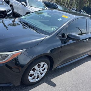 2020 Toyota COROLLA LE photo 2