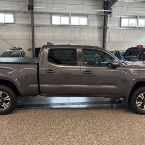 2019 Toyota TACOMA TRD SPORT — миниатюра 11
