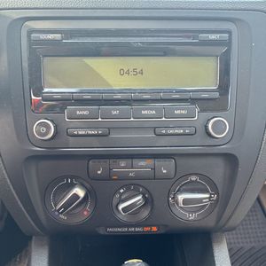 صورة 75 لـ 2011 Volkswagen JETTA SE