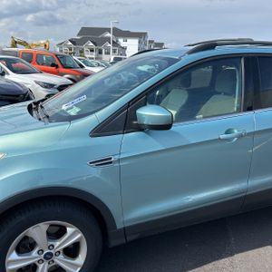 FORD ESCAPE SE - 2