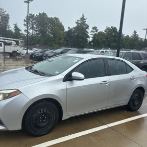 2015 Toyota COROLLA LE photo 2