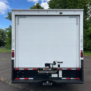 FORD E-350 CUTAWAY - 7