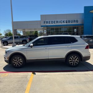 VOLKSWAGEN TIGUAN SE - 3