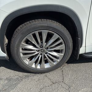 صورة مصغرة 17 لـ 2024 Toyota HIGHLANDER PLATINUM