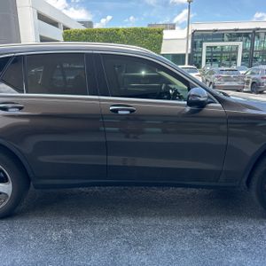 2017 Mercedes-BENZ GLC thumbnail 11