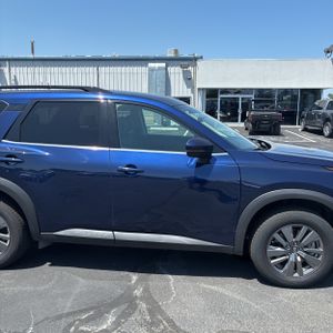 صورة مصغرة 11 لـ 2025 Nissan PATHFINDER SV