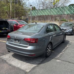 VOLKSWAGEN JETTA 1.4T SE - 8