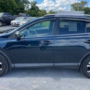 صورة 4 لـ 2017 Toyota RAV4 LE