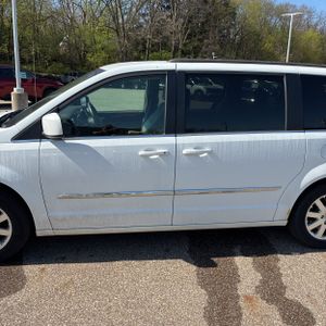 CHRYSLER TOWN AND COUNTRY TOURING - 4