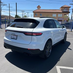 PORSCHE CAYENNE - 8