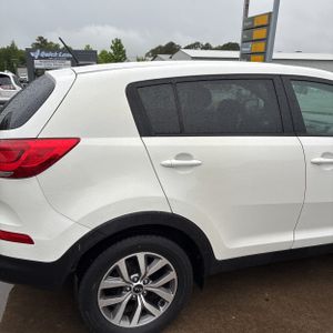 KIA SPORTAGE LX - 9