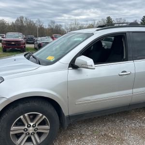 CHEVROLET TRAVERSE LT - 2