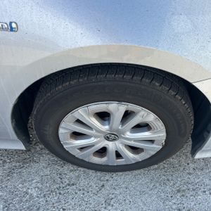 صورة 20 لـ 2022 Toyota PRIUS LE