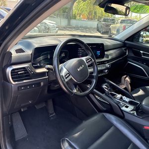 صورة 36 لـ 2024 KIA TELLURIDE S