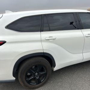 صورة 9 لـ 2021 Toyota HIGHLANDER L