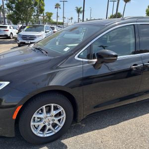 صورة 2 لـ 2022 Chrysler PACIFICA TOURING L