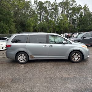 2015 Toyota SIENNA XLE 8-PASSENGER 照片 10