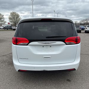 CHRYSLER PACIFICA TOURING - 7