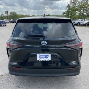 TOYOTA SIENNA - 7