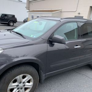 CHEVROLET TRAVERSE LS - 2