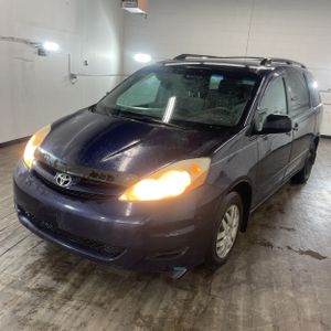 TOYOTA SIENNA - 1