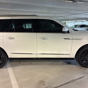 صورة مصغرة 11 لـ 2023 Lincoln NAVIGATOR L RESERVE