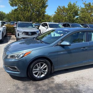 HYUNDAI SONATA SE - 2