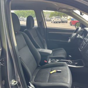 2017 Mitsubishi OUTLANDER SE — миниатюра 33
