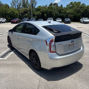 صورة 5 لـ 2015 Toyota PRIUS THREE
