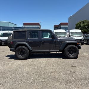 صورة 10 لـ 2021 JEEP WRANGLER UNLIMITED WILLYS