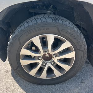 2019 Toyota TUNDRA LIMITED photo 17