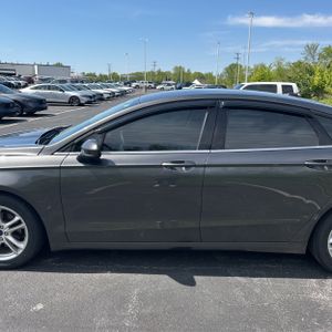 FORD FUSION SE - 4