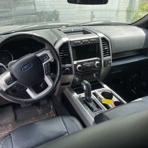 صورة مصغرة 37 لـ 2018 FORD F-150 LARIAT