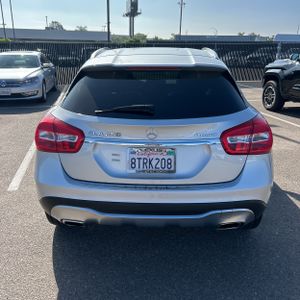 MERCEDES-BENZ GLA - 7