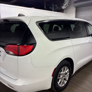 CHRYSLER VOYAGER LX - 9